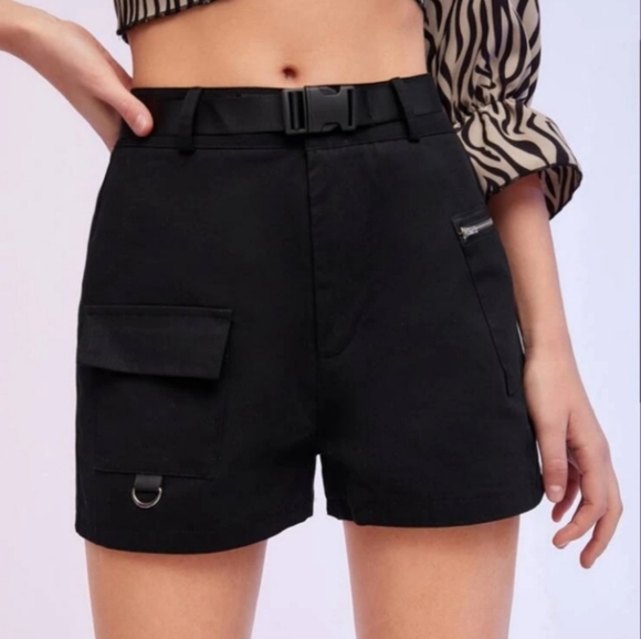 Black cargo  shorts - Picture 2 of 3